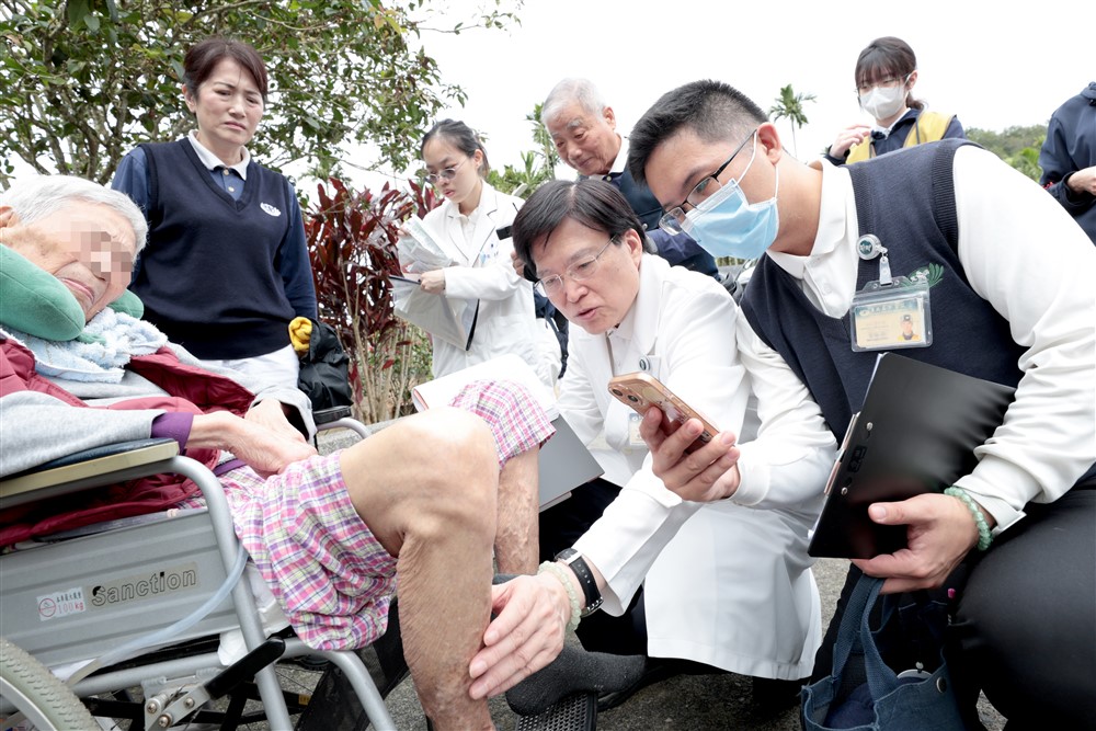【臺灣 新北】風和日麗送溫情 人醫志工入里鄰《人醫心傳》268期